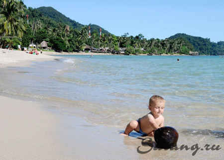 Пляж для ребенка на Ко Чанг - песчаные с песчаным дном, абсолютно безопасные для ножек!